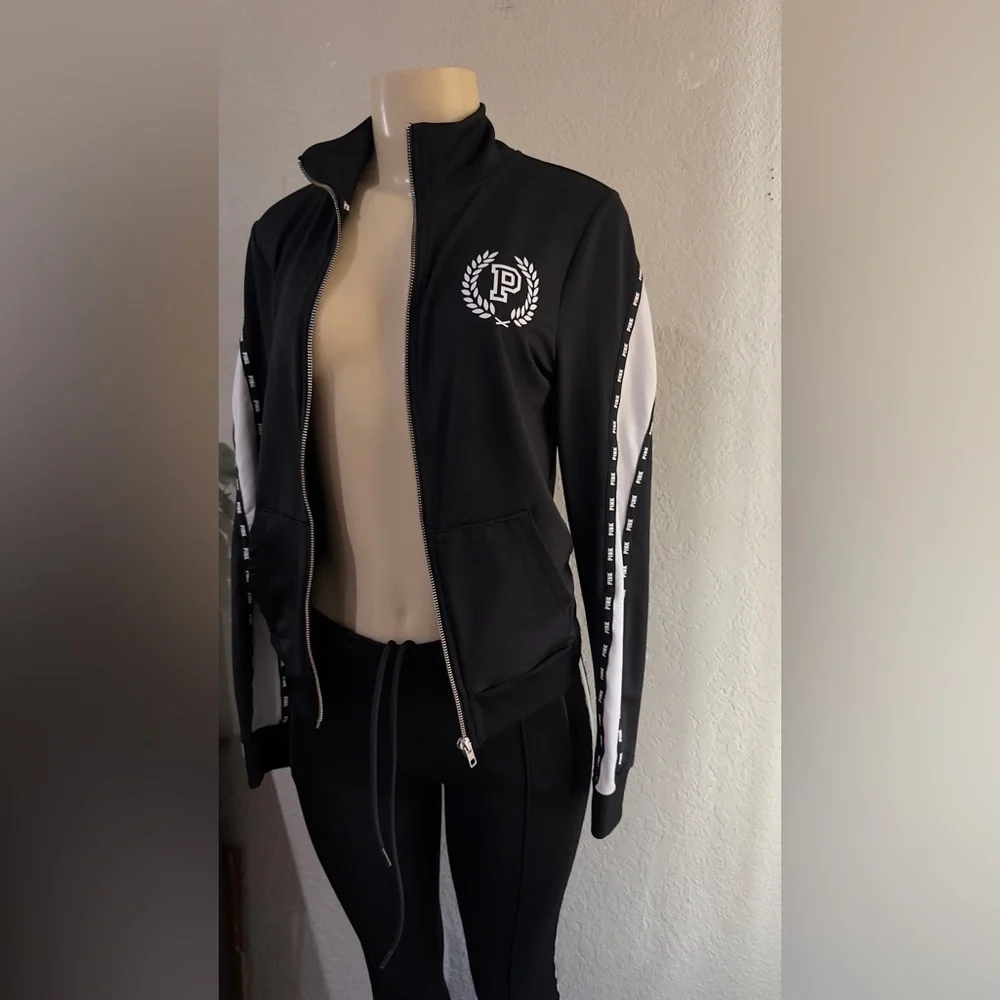 Pink Victoria secret Women’s outfit size XS like new Conditon black & white - Picture 16 of 16